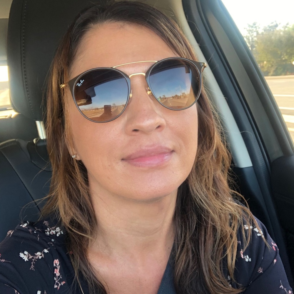 Meet your Posher, Estela